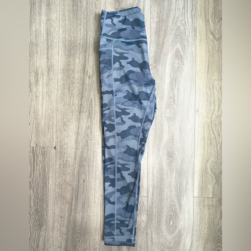 NWOT GRAY BLUE CAMO COMPRESSION LEGGINGS SIZE XL POCKETS SPANDEX - Picture 4 of 7